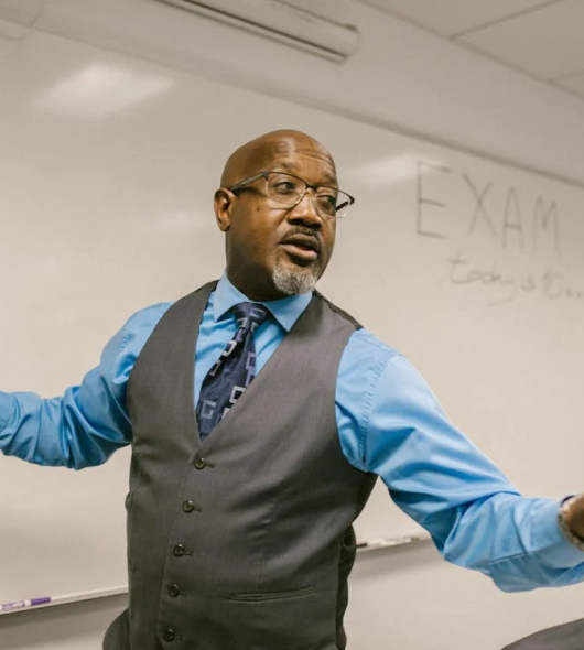 Dr. Michael Thompson - Program Director & Senior Physician